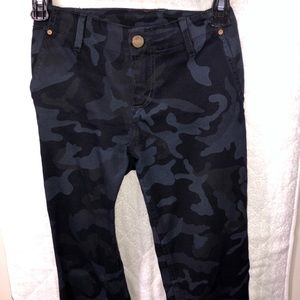Blue camo cropped pants
